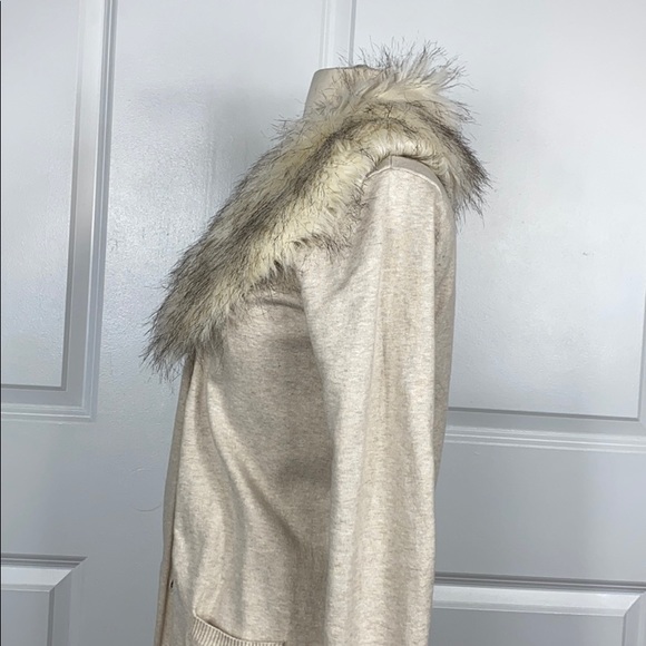 The limited removable collard faux fur sweater - Picture 12 of 16